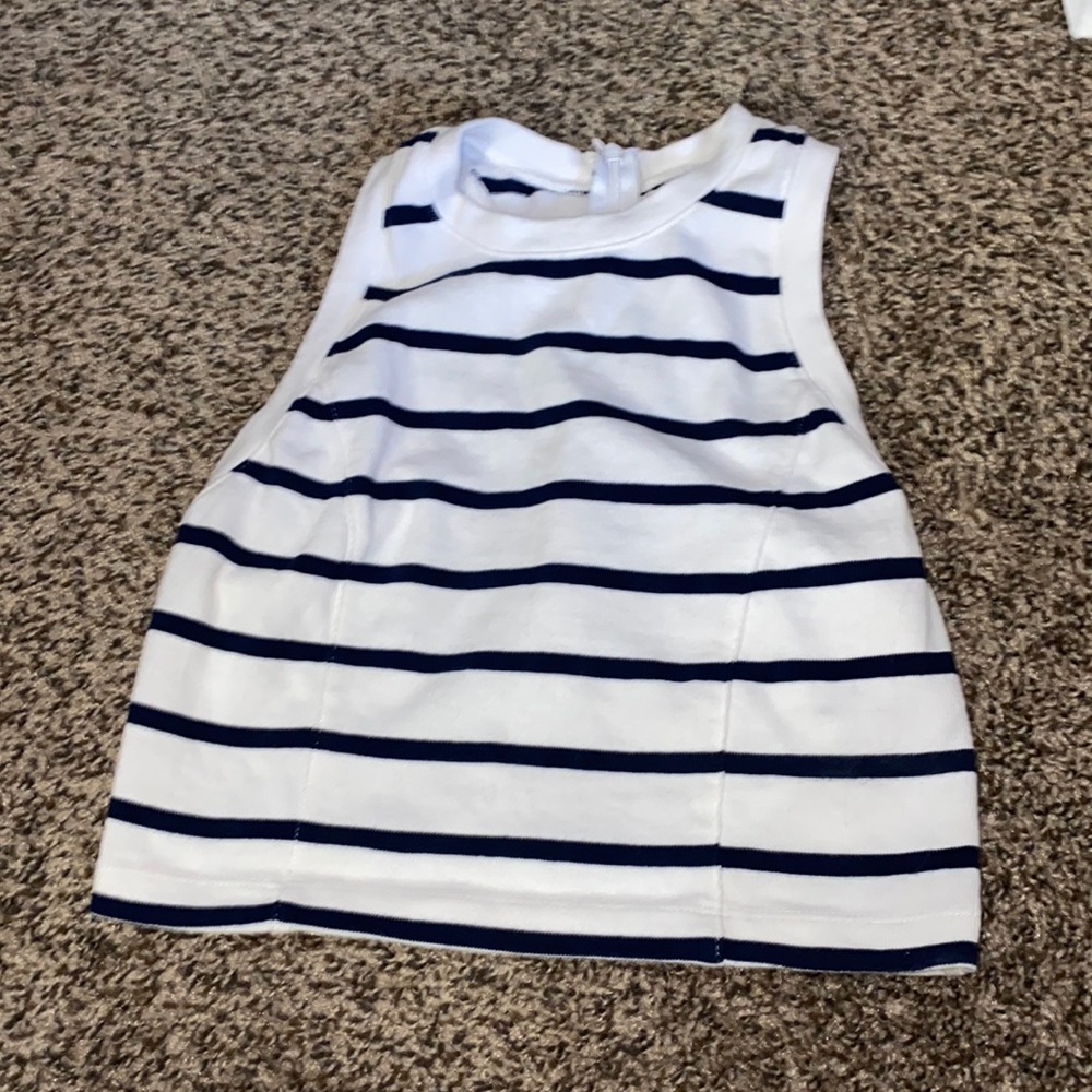 white and navy Abercrombie & Fitch crop top